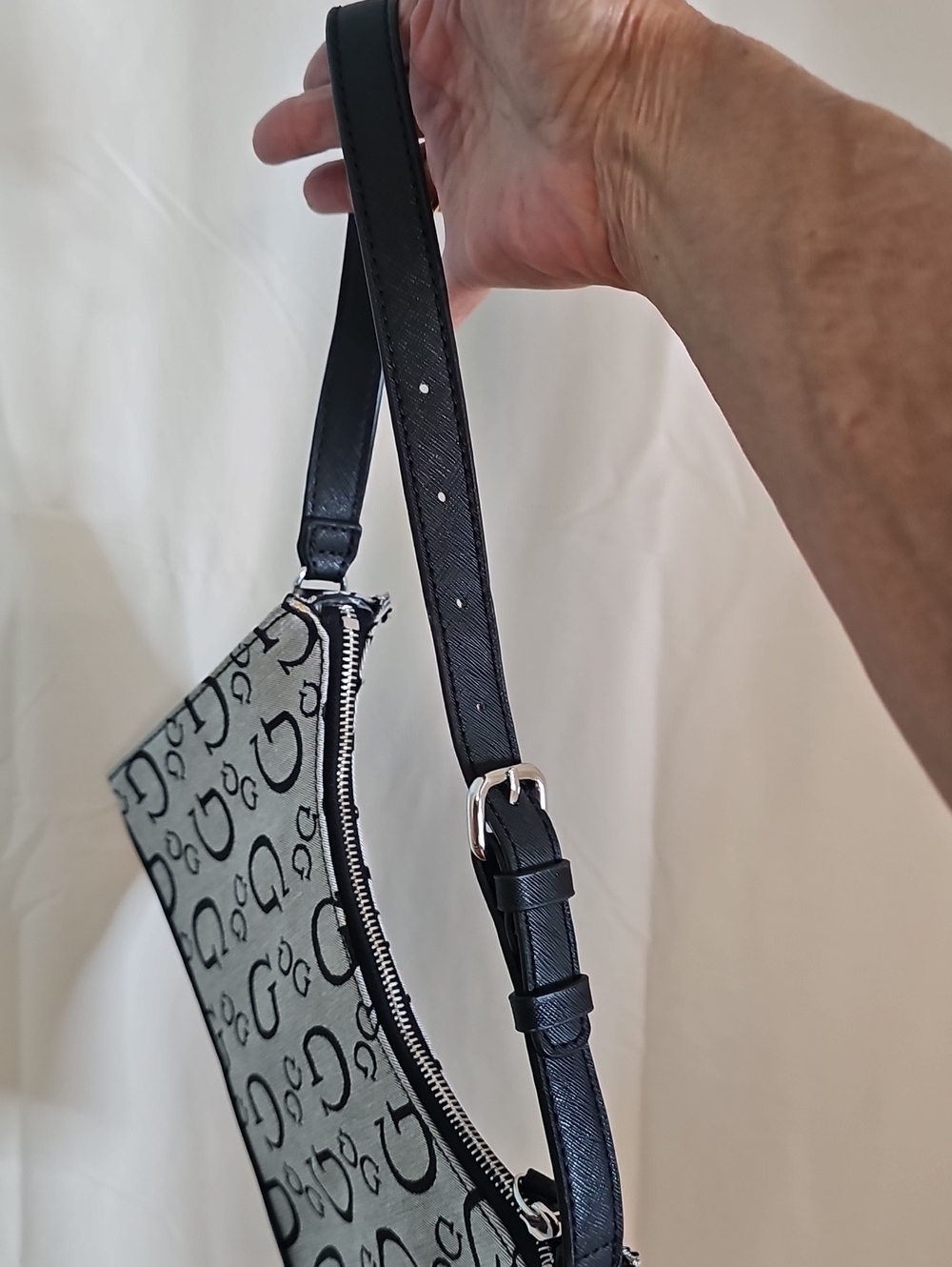 Guess Black & White Logo Shoulder Bag - Picture 8 of 8